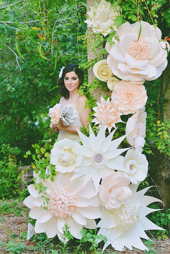 como hacer flores de papel gigantes