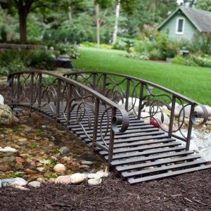 Decora el jardín de tu casa con puentes ¡Se ve precioso!