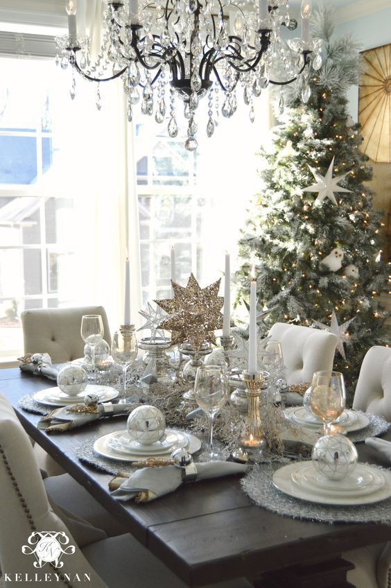 Como decorar la mesa de navidad en beige y dorado