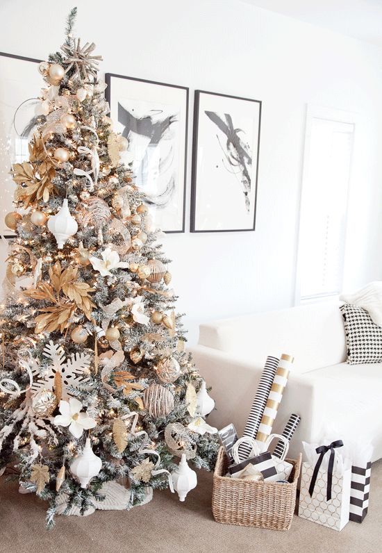 Ideas para decorar árboles de navidad en beige y dorado