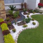30 ideas preciosas para decorar tu jardín con grava blanca