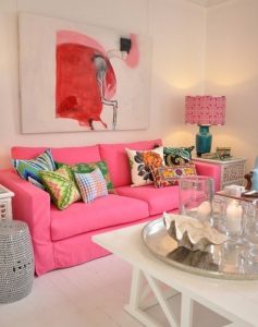 Decoración de salas modernas con sofás rosas